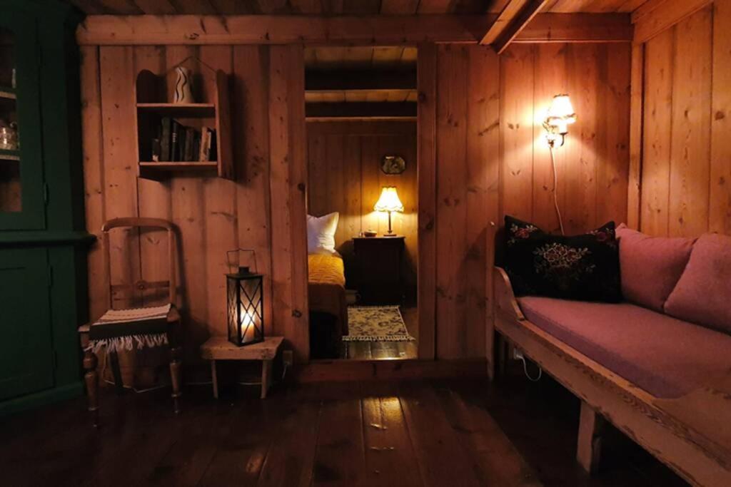 Charming And Authentic Heritage Retreat In Kvivik - Right Next To The River Dış mekan fotoğraf