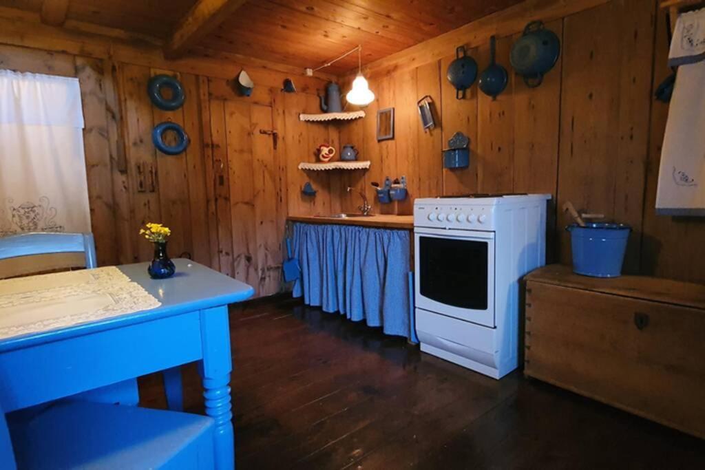 Charming And Authentic Heritage Retreat In Kvivik - Right Next To The River Dış mekan fotoğraf