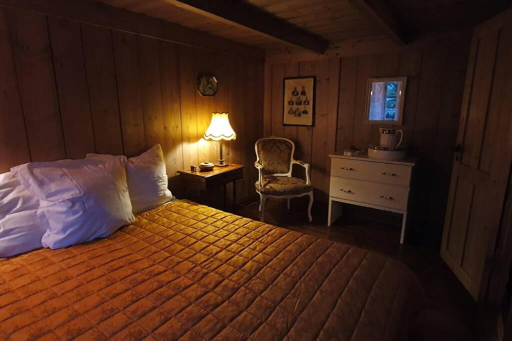 Charming And Authentic Heritage Retreat In Kvivik - Right Next To The River Dış mekan fotoğraf