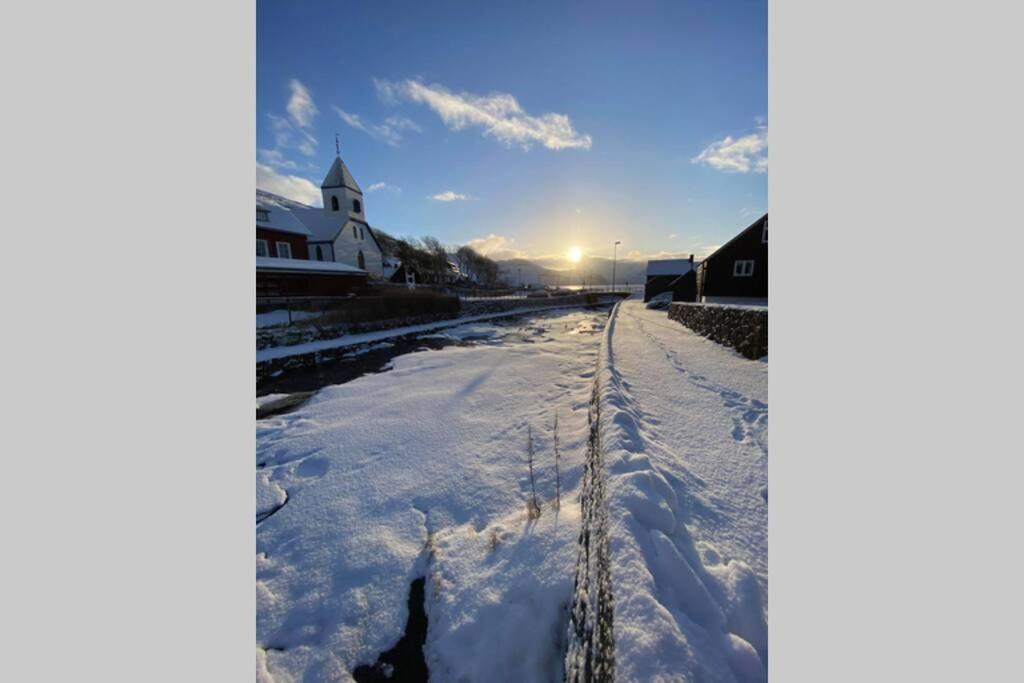 Charming And Authentic Heritage Retreat In Kvivik - Right Next To The River Dış mekan fotoğraf