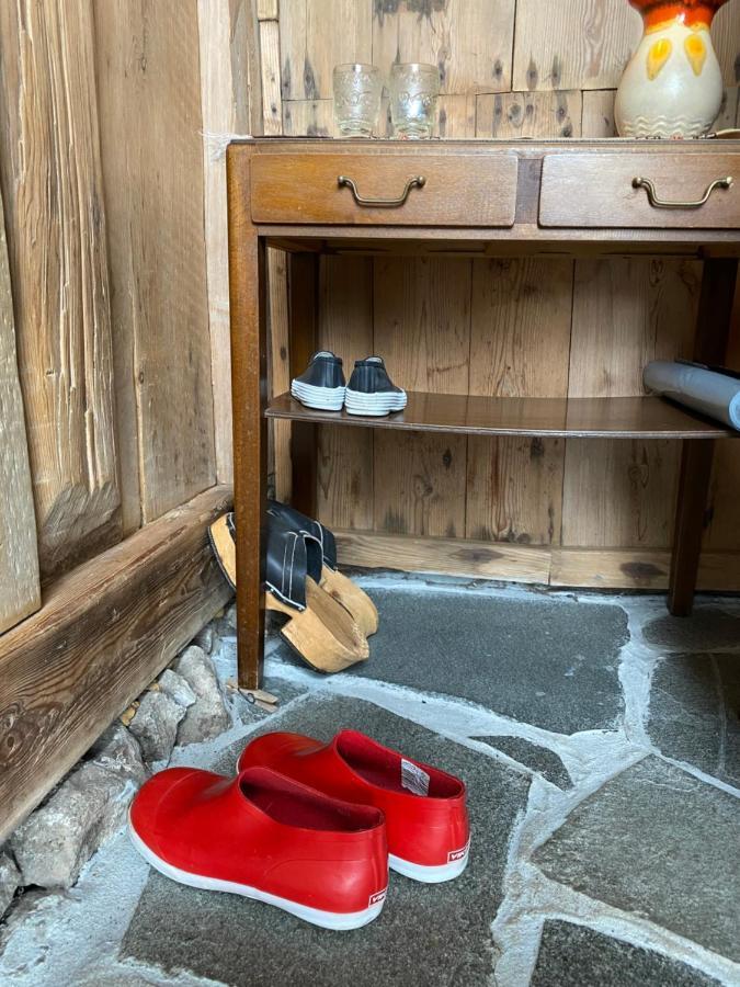 Charming And Authentic Heritage Retreat In Kvivik - Right Next To The River Dış mekan fotoğraf